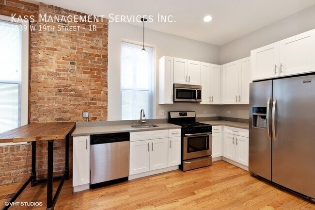 Photo - 1539 W 19th St Unit 1R