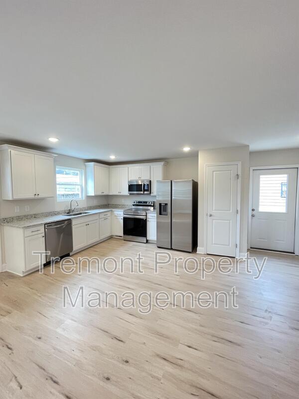 Photo - 307 W 42nd St