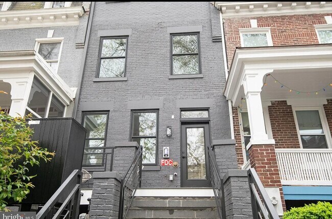 Building Photo - 1714 Euclid St NW Unit 5