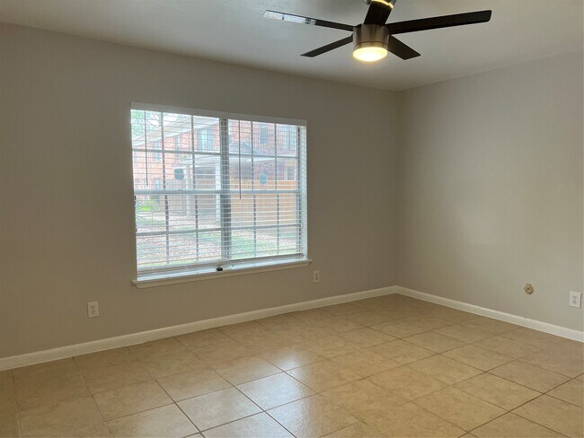 Photo - 2824 Briarhurst Dr Unit 9