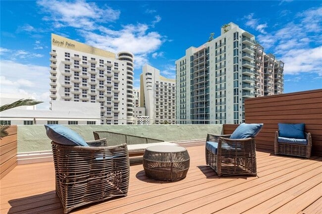 Building Photo - 1460 Ocean Dr Unit 506 (406) Rental