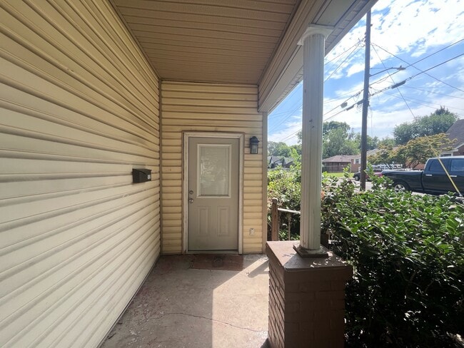 Photo - 2420 Albion St