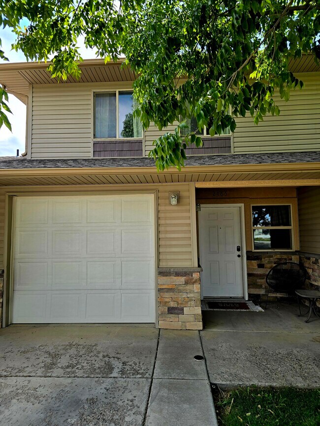 Building Photo - 2465 Theresea Ln