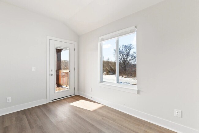 1215 Corporate Dr Unit 236