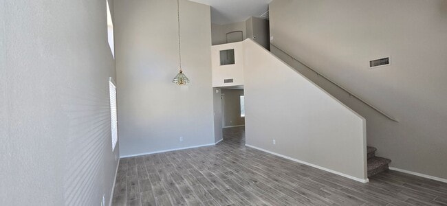 Photo - UPDATED 4 BEDROOM HOUSE NEAR 101 LOOP/OLIVE