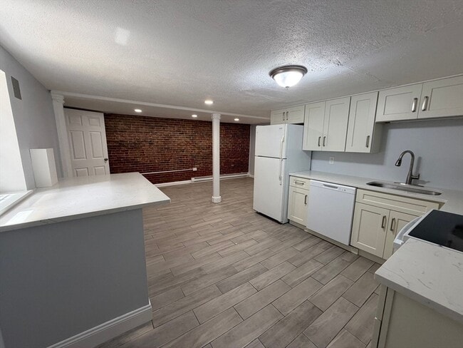 Photo - 31 Chelsea St Unit B
