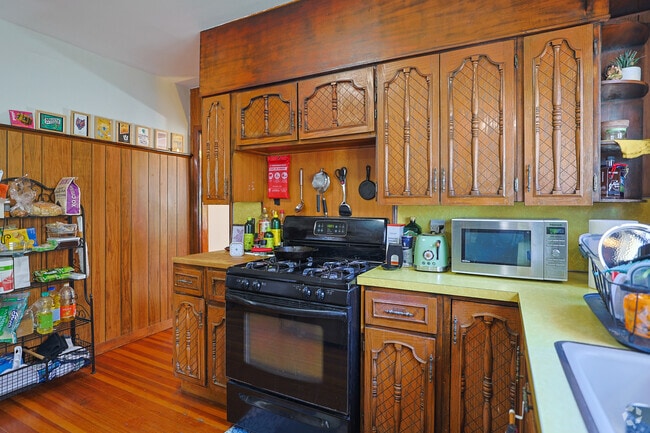 3BR, 1BA - 1,370SF - Kitchen - 45-47 Clarendon Ave