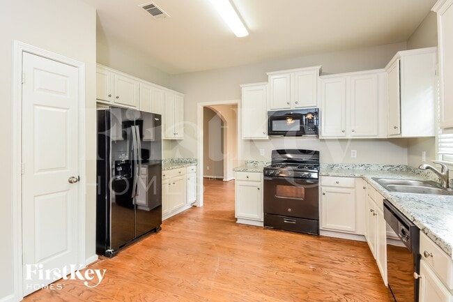 Photo - 506 Millside Tr