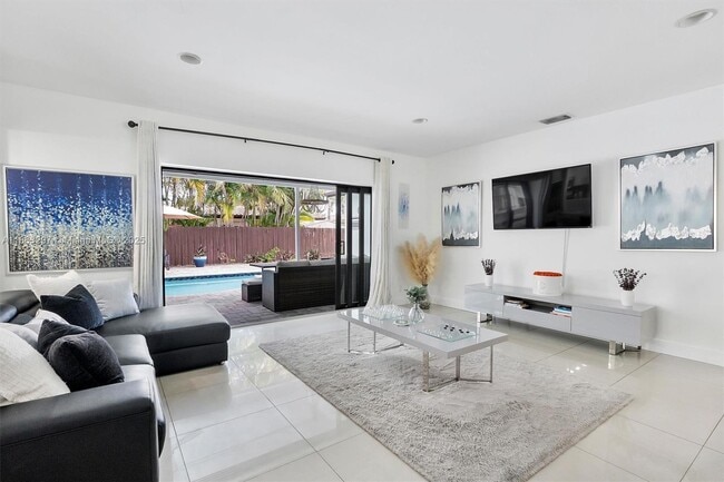 Photo - 5800 NE 18th Ave