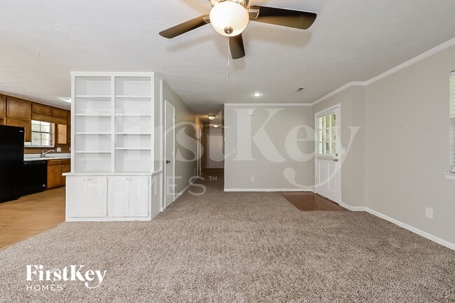 Photo - 185 Southmoor Cir