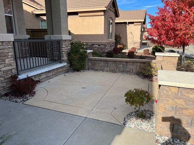 Photo - Desirable and Spacious 5-Bedroom Home in Empire Ranch!