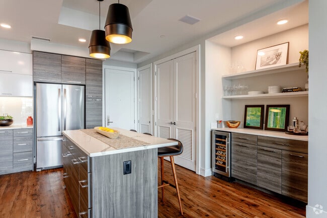1BR, 1BA - 993SF
