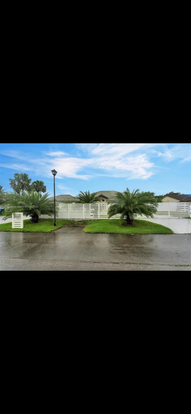Photo - 19905 SW 135th Ave