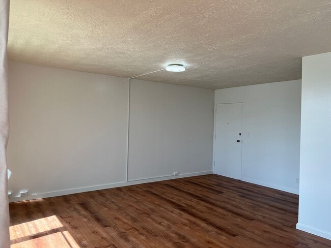 Photo - Nahoa Apartments - 2 bedrooms, 1 bath unit w/ 1 parking stall - Avail now!