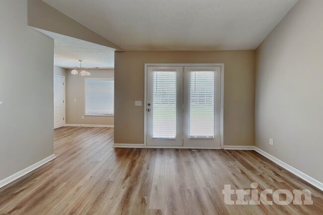 Photo - 212 Dorchester Dr