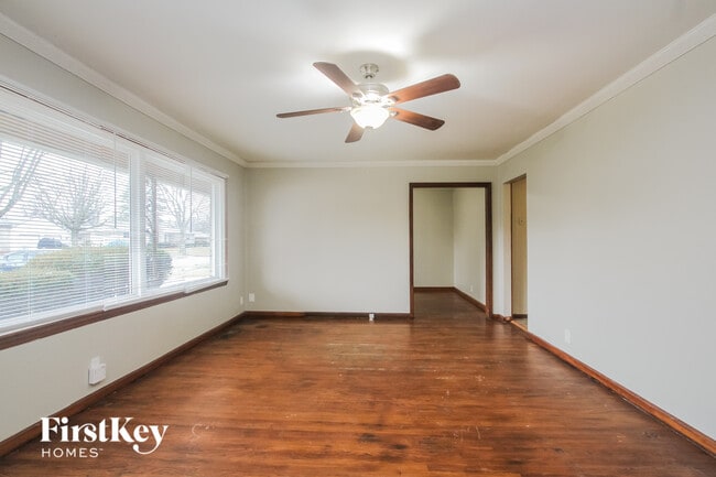 Photo - 311 N Boehning St