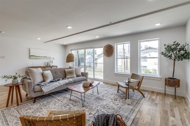 Photo - 4701 San Jacinto St Unit 103