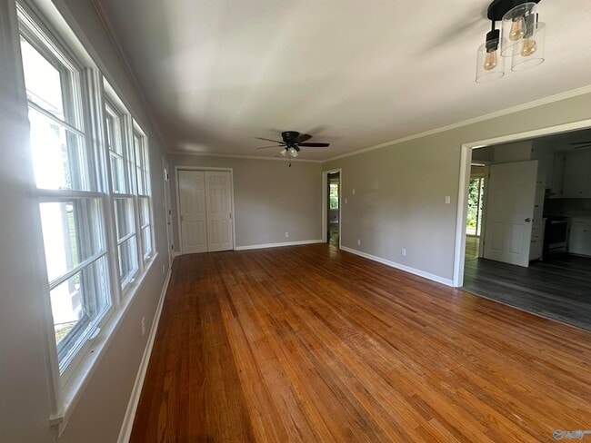 Photo - 2007 College St SE