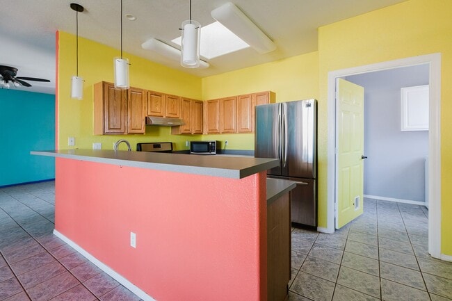 Photo - Spacious 4 Bedroom Home with Fireplace