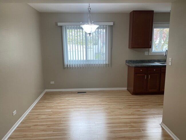 Photo - 668 Niagara Dr