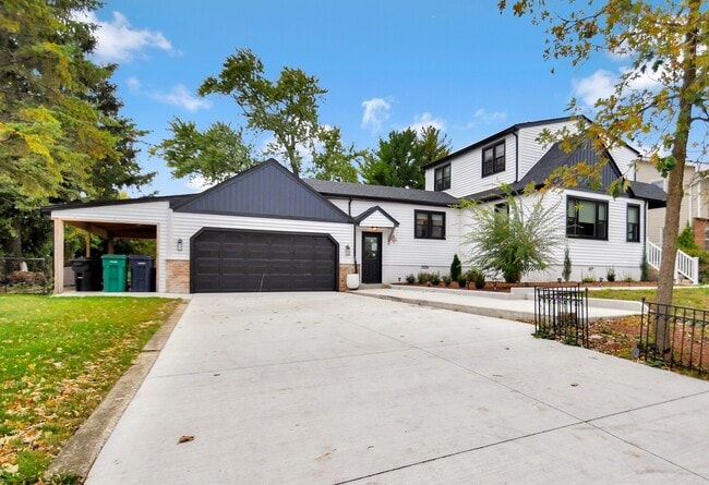 Photo - 635 E Prairie Ave