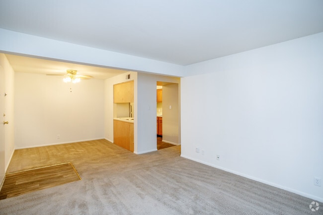 2BR, 1BA - 844 SF