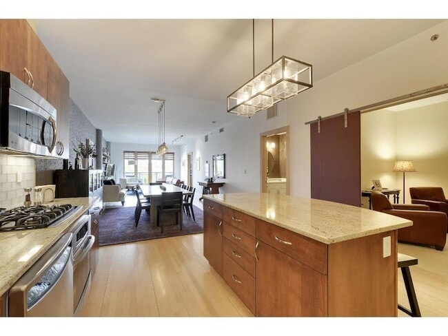 Building Photo - 401 N 2nd St Rental