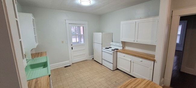 Photo - 104 S Josephine Boyd St