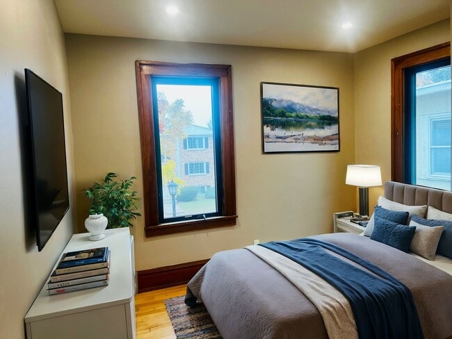 Photo - 2513 Grand Ave S Unit Upper