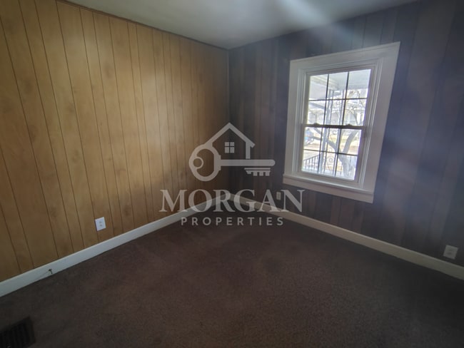 Photo - 2439 Chase St