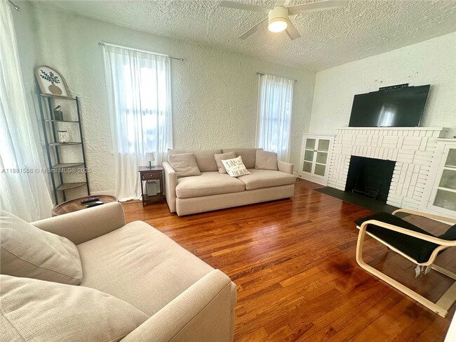 Photo - 411 SW 19th St