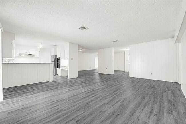 Photo - 1231 Country Ln