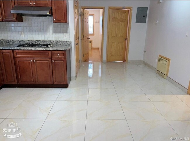 Photo - 142-24 59th Ave