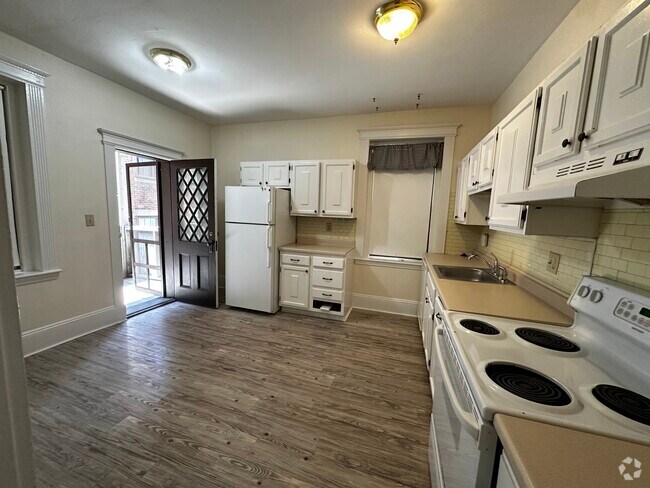 Building Photo - 75 Longwood Ave Unit 2r Rental