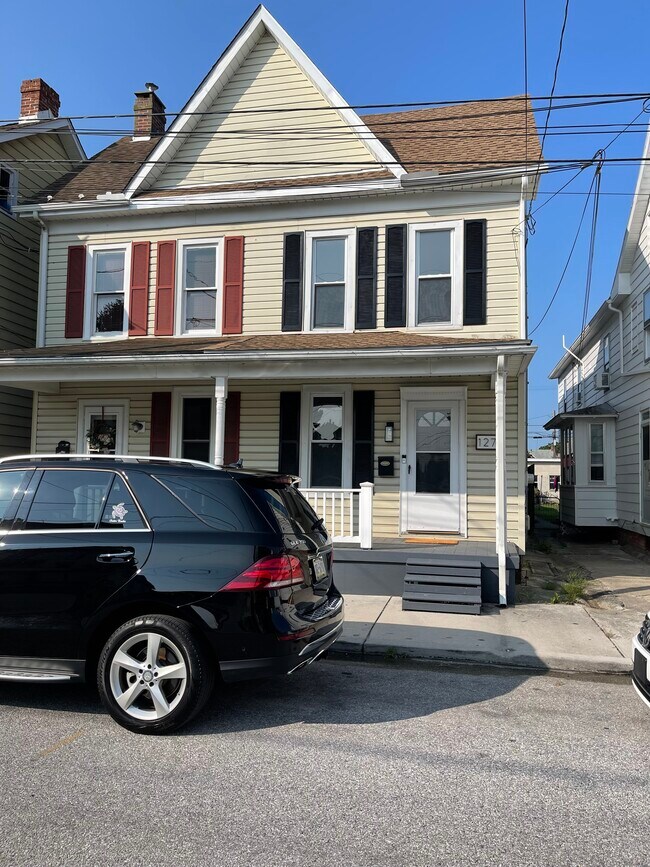 Photo - 127 McAllister St House