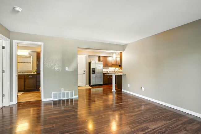 Photo - Oakcrest Condominiums