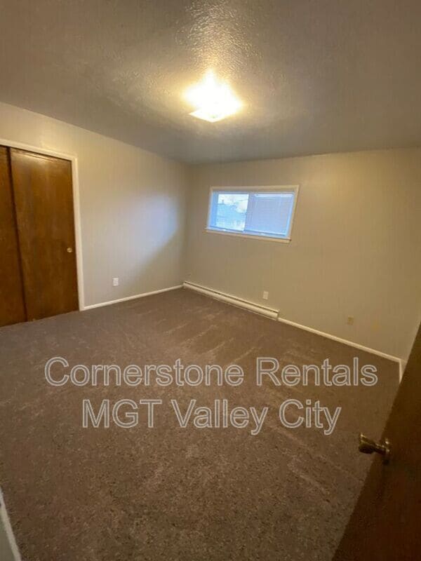 Photo - 817 3rd St SW