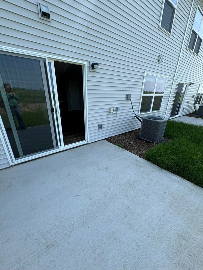 Photo - 1069 Daisy Ln