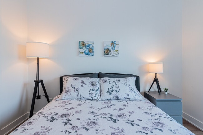 Photo - 1635 Rue St-Hubert Unit SI ID1261782P