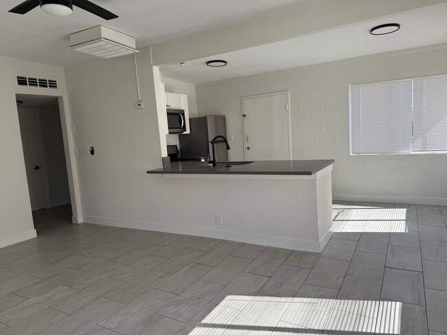 breakfast bar/kitchen - 2307 Pardee Pl