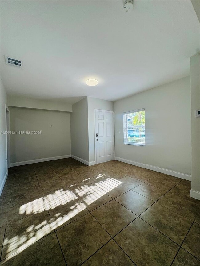 2816 Pine Tree Dr Unidad 3