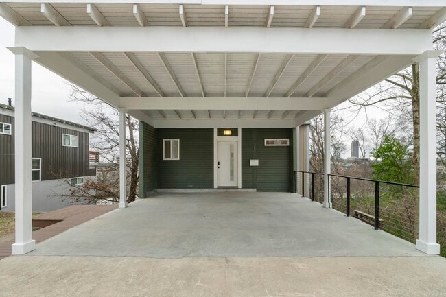 Building Photo - 315 N Summit St Rental