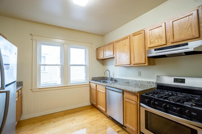 Photo - 833 Sumner Ave Unit Sumner 833.1