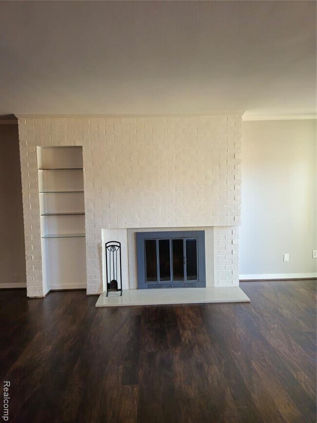 Photo - 1549 S Hill Blvd