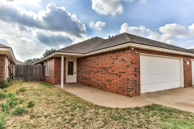 Building Photo - 3 Bedroom, 3 Bath, 2 Car Garage Duplex. Rental