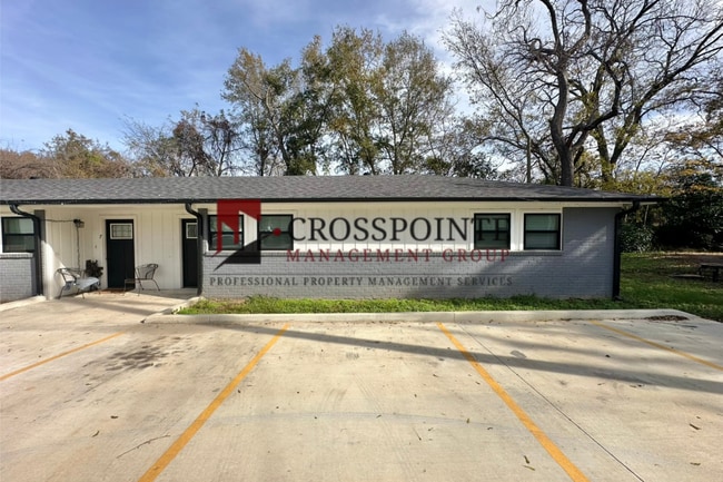 Building Photo - Pecan St. (LEASE UP ONLY) Unit 8