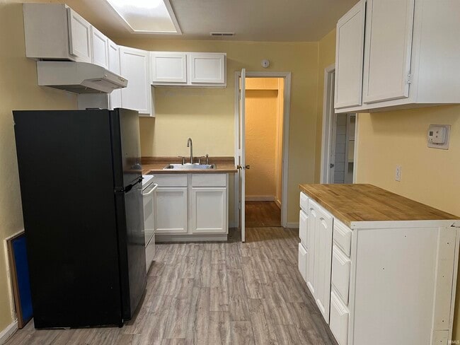 Photo - 1050 Rank Pkwy