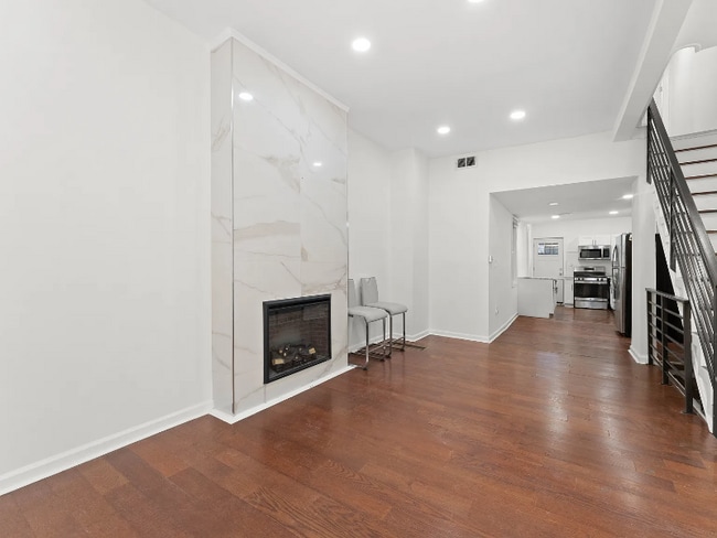 Building Photo - 2443 Nicholas St