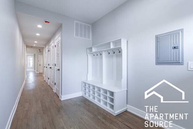 Photo - 1241 W Carmen Ave Unit 3e