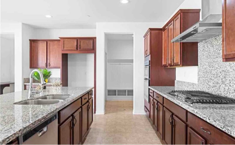 Photo - 4790 Preston St